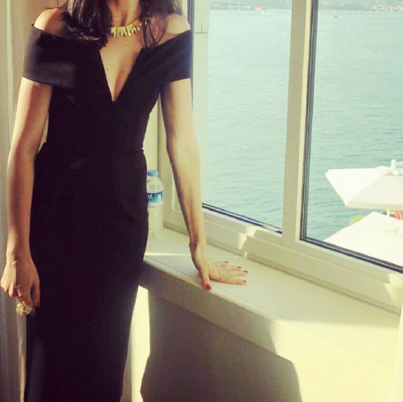 Nicholas Off Shoulder Midi Dress - Picture 3 of 6